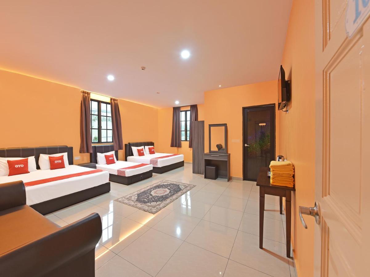 Oyo 90722 D'Puncak Hotel Камерън Хайлендс Екстериор снимка