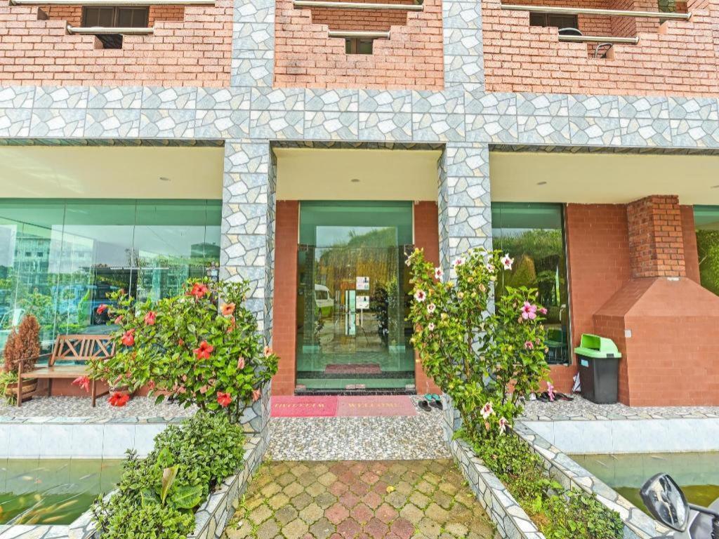 Oyo 90722 D'Puncak Hotel Камерън Хайлендс Екстериор снимка